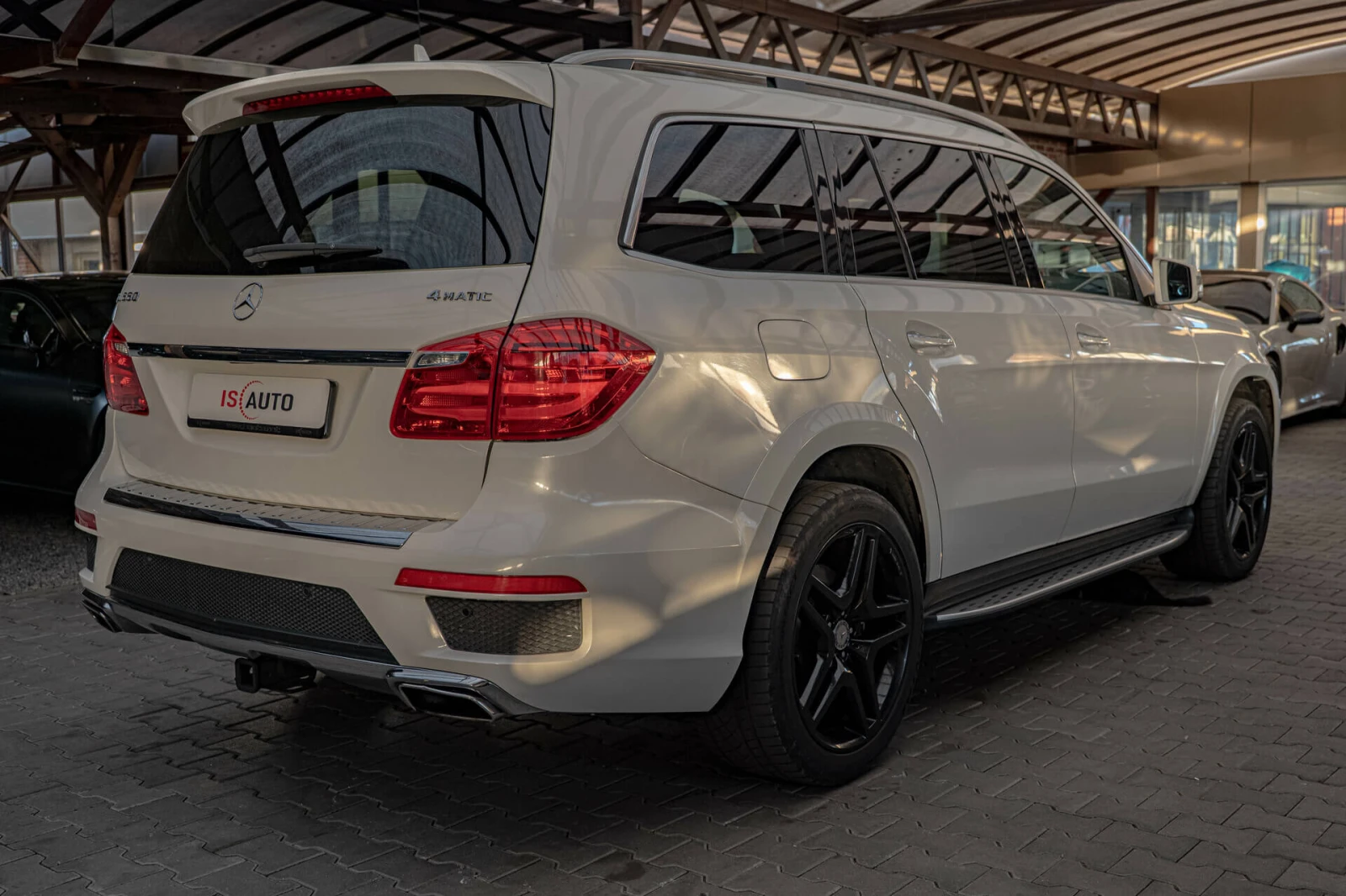 Mercedes-Benz GL 550 AMG/RSE/Harman Kardon/6+ 1/Панорама/Обдухване/Каме - изображение 6