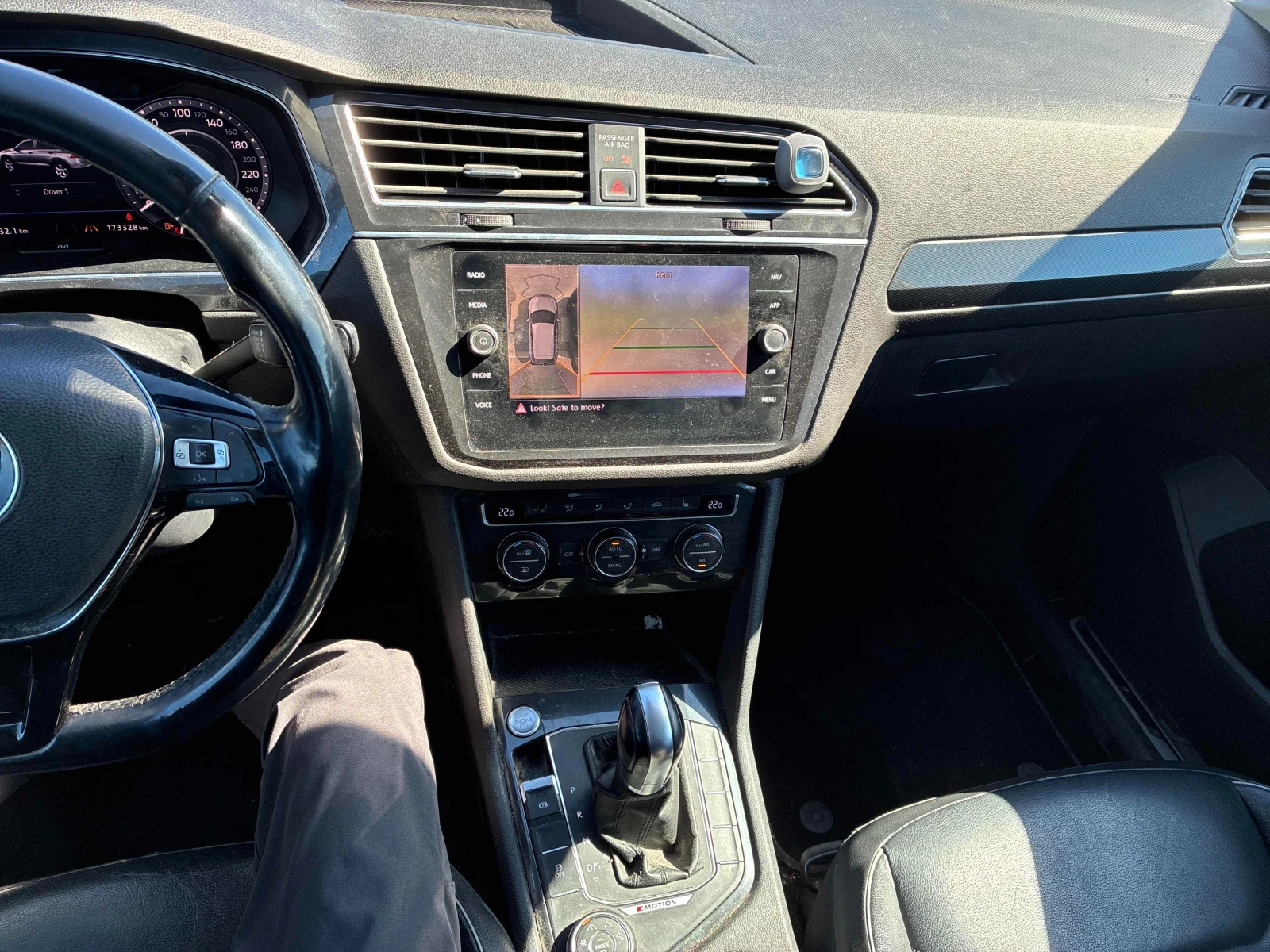 VW Tiguan AWD HIGHLINE* ПОДГРЕВ* FENDER AUDIO* PANO* КАМЕРА, снимка 8 - Автомобили и джипове - 54527719