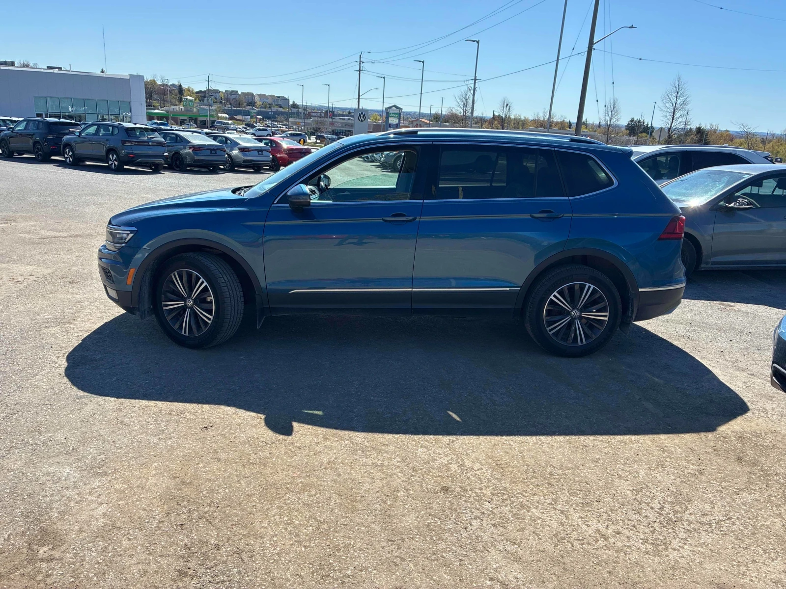VW Tiguan AWD HIGHLINE* ПОДГРЕВ* FENDER AUDIO* PANO* КАМЕРА, снимка 3 - Автомобили и джипове - 54527719