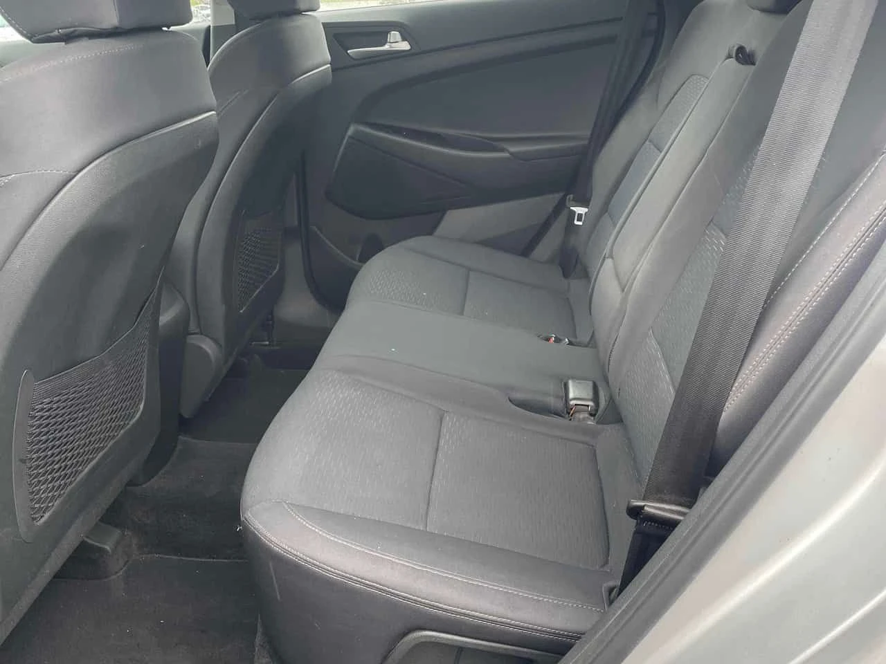 Hyundai Tucson * Essential * ПОДГРЕВИ * KEYLLES * АВТОКРЕДИТ, снимка 10 - Автомобили и джипове - 54755393