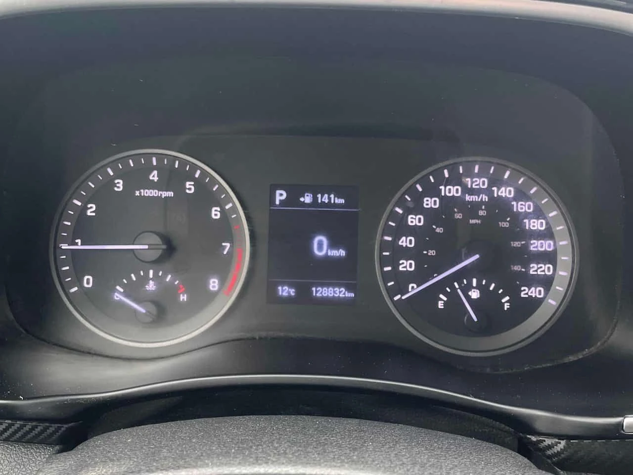 Hyundai Tucson * Essential * ПОДГРЕВИ * KEYLLES * АВТОКРЕДИТ, снимка 8 - Автомобили и джипове - 54755393