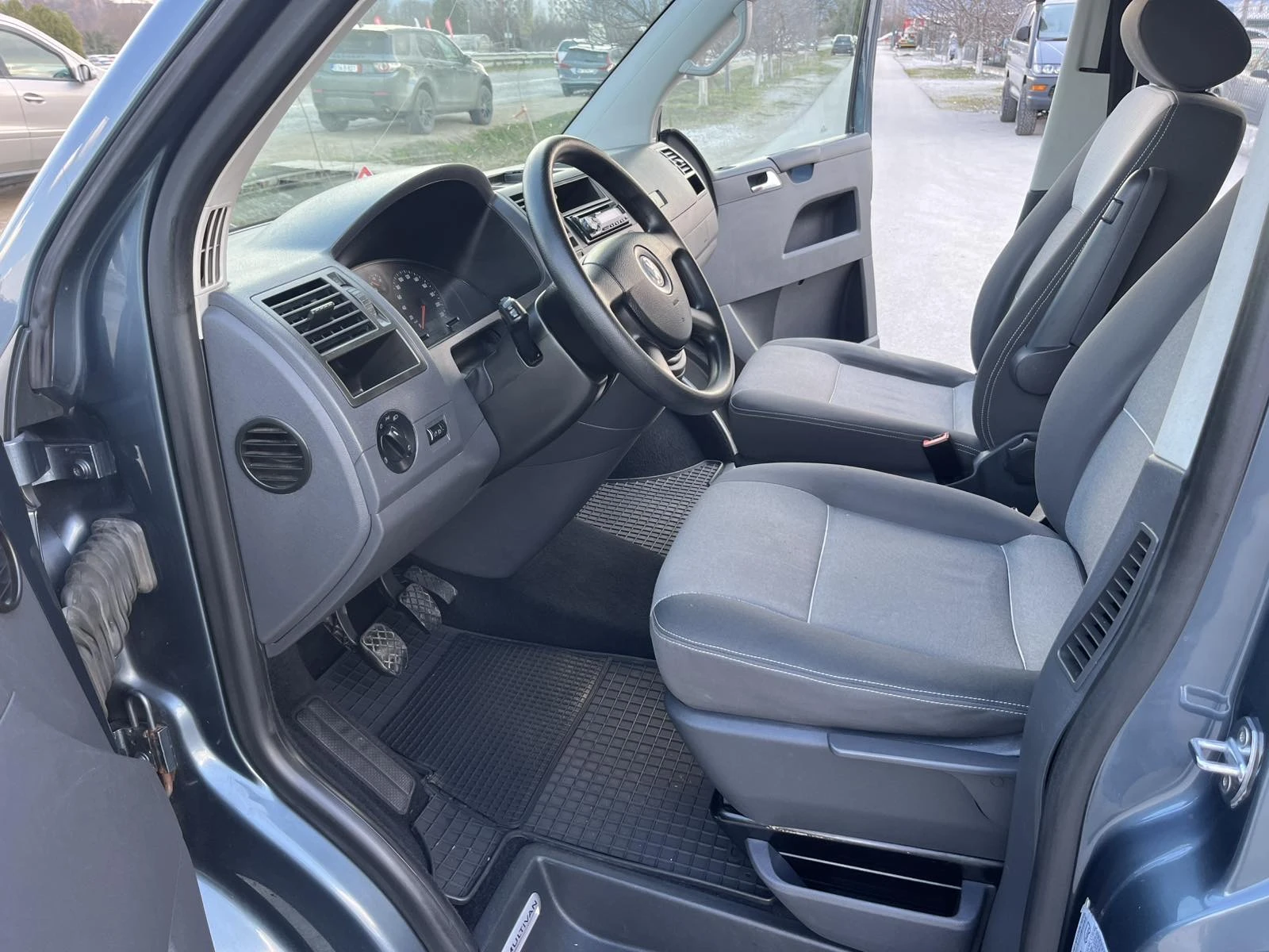 VW Multivan 1.9TDI 116кс. КЛИМАТРОНИК АВТОПИЛОТ EURO 4, снимка 8 - Бусове и автобуси - 53728507