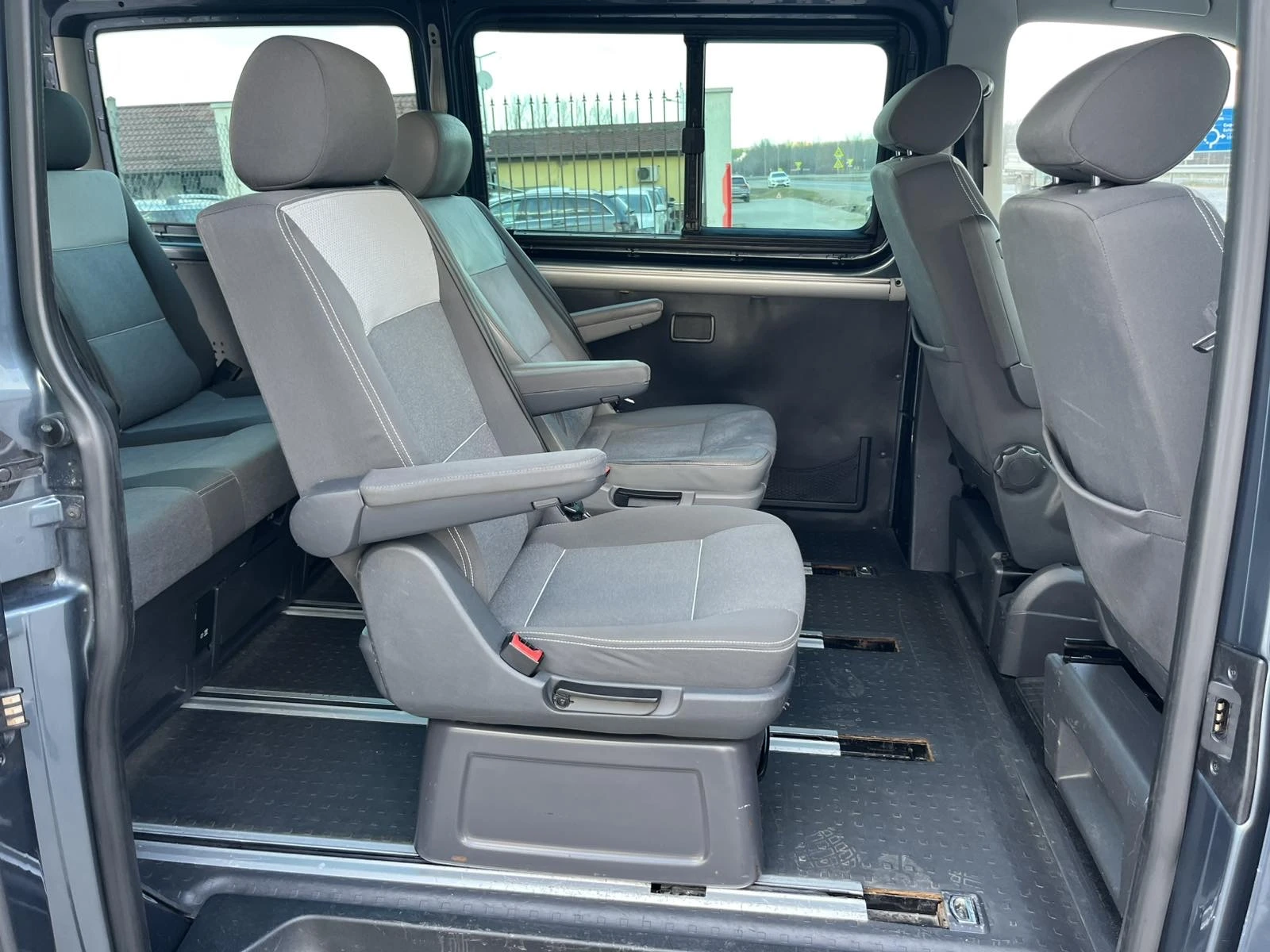 VW Multivan 1.9TDI 116кс. КЛИМАТРОНИК АВТОПИЛОТ EURO 4, снимка 10 - Бусове и автобуси - 53728507