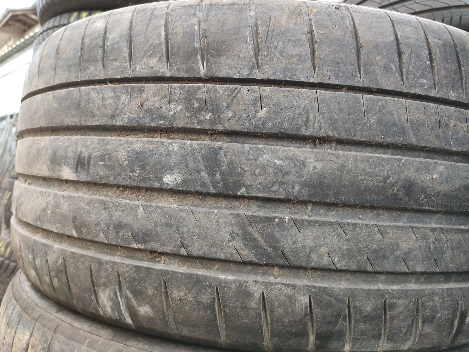 Гуми Летни 265/35R21, снимка 3 - Гуми и джанти - 54173774