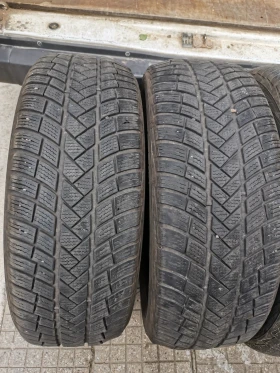 Гуми Зимни 225/55R18, снимка 1 - Гуми и джанти - 48261308