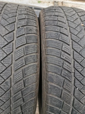 Гуми Зимни 225/55R18, снимка 2 - Гуми и джанти - 48261308