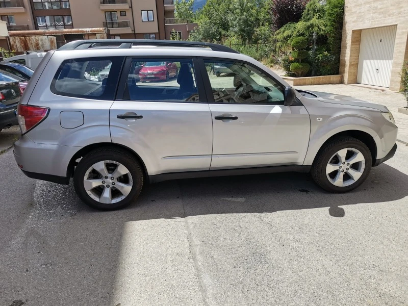 Subaru Forester 2.04X4 SWISS, снимка 8 - Автомобили и джипове - 42802350