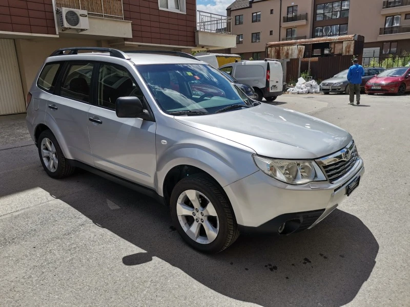 Subaru Forester 2.04X4 SWISS, снимка 1 - Автомобили и джипове - 42802350