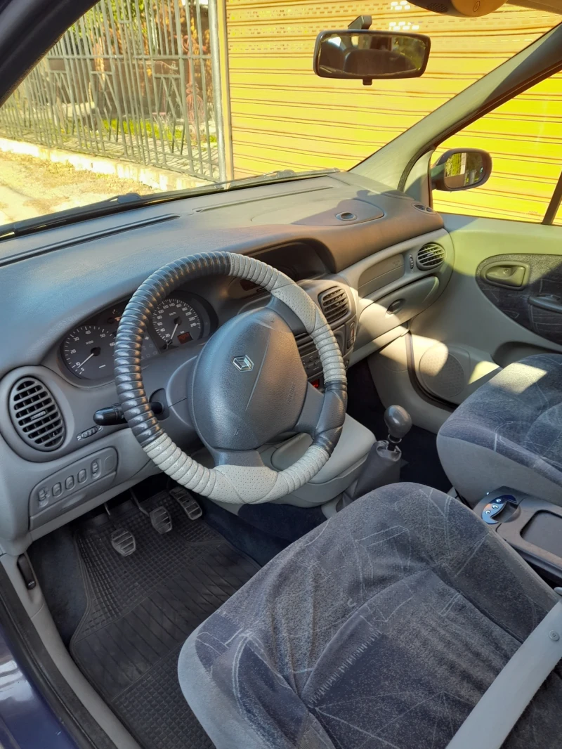 Renault Scenic, снимка 6 - Автомобили и джипове - 47649459