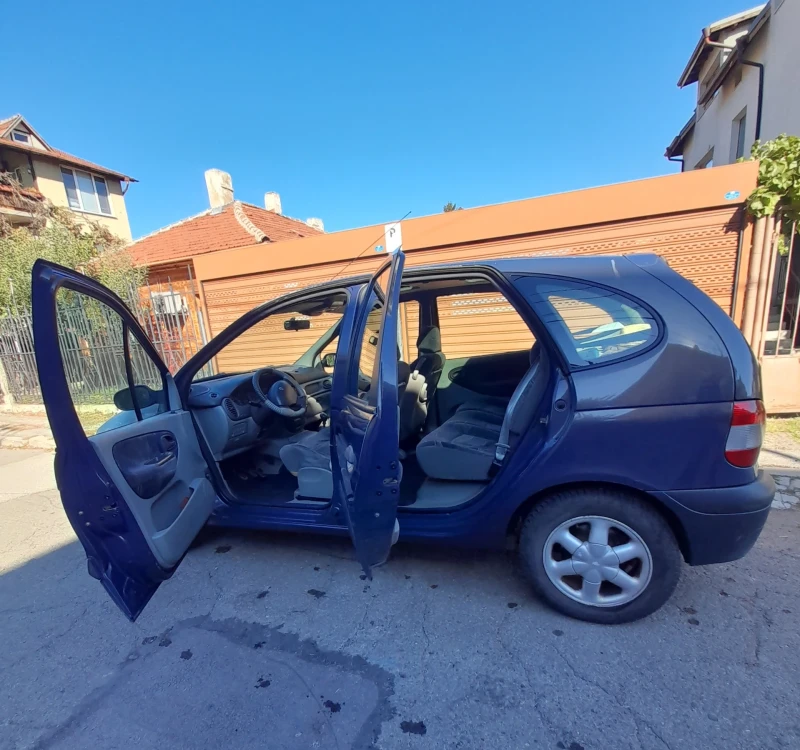 Renault Scenic, снимка 2 - Автомобили и джипове - 47649459