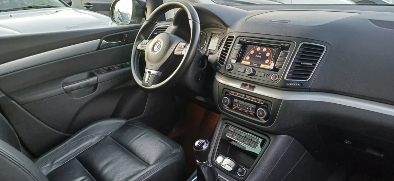 VW Sharan НАВИ КОЖА 7 МЕСТА, снимка 13 - Автомобили и джипове - 49596060