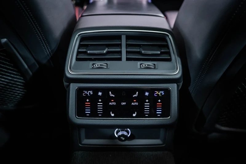 Audi Rs7 Quattro* Carbon* Pano* B&O, снимка 15 - Автомобили и джипове - 53100190