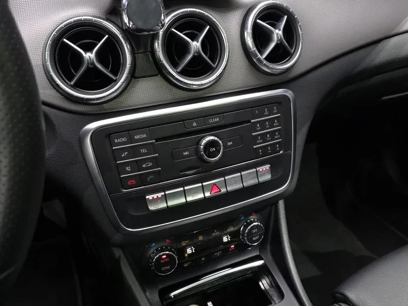 Mercedes-Benz CLA 250 САМО 30% АВАНС, снимка 17 - Автомобили и джипове - 55735101