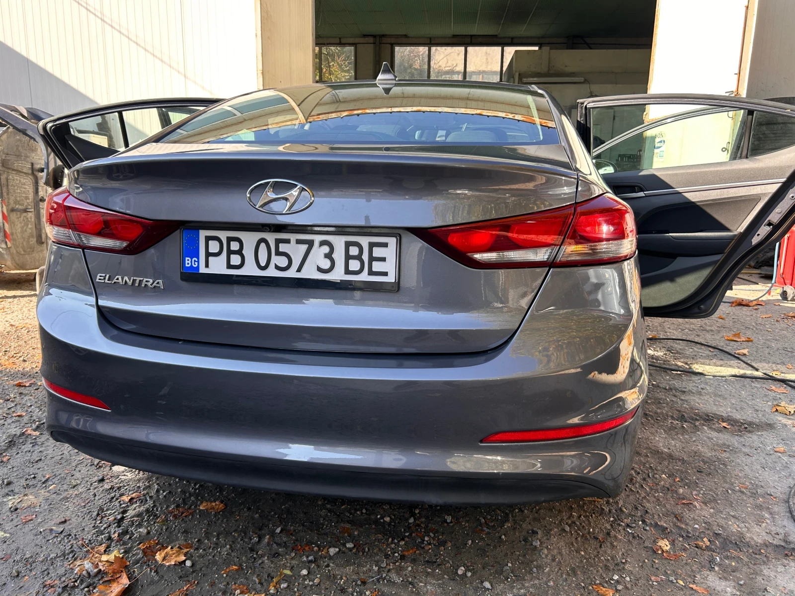 Hyundai Elantra 2.0i - изображение 10