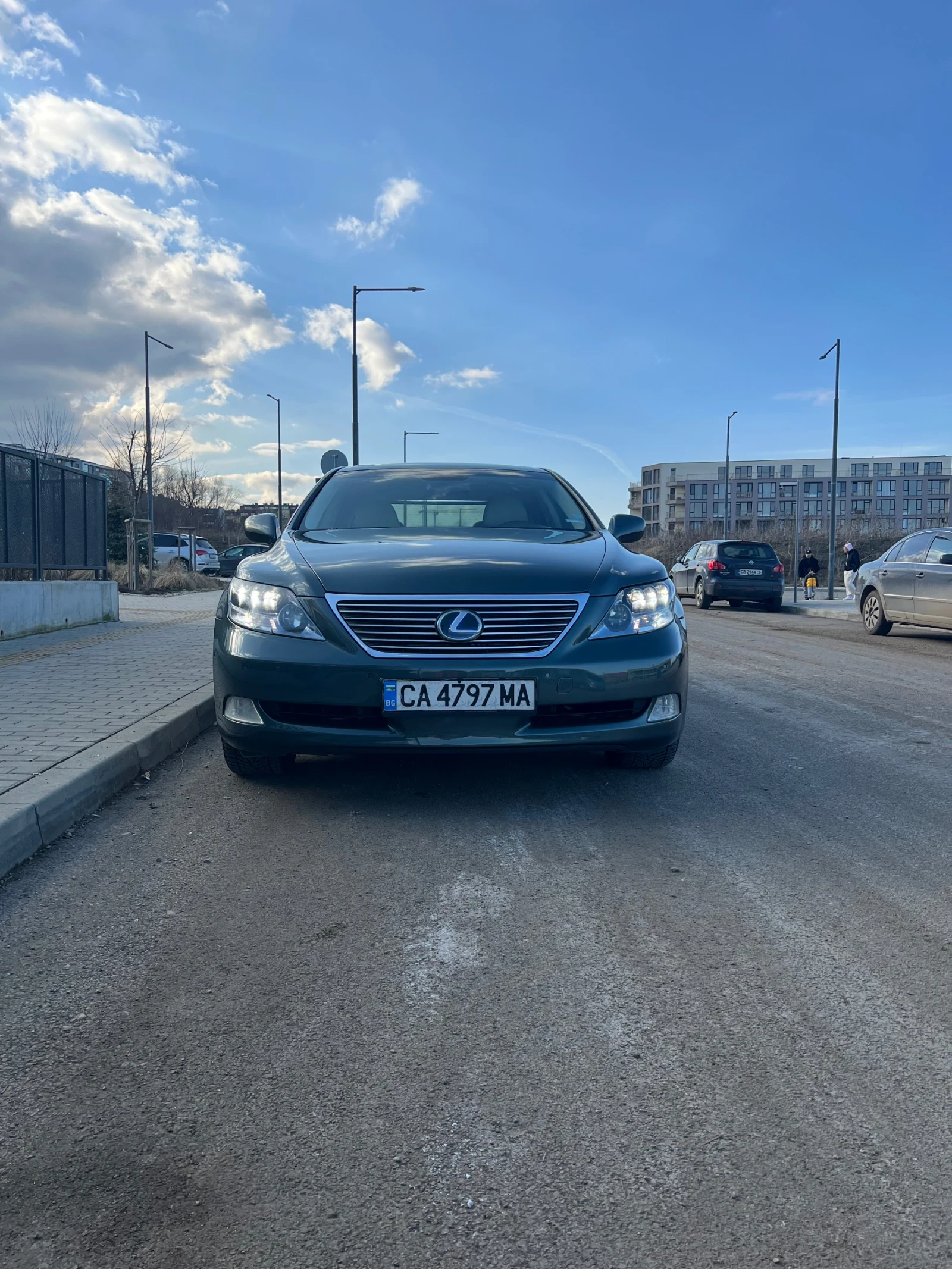 Lexus LS 600 HL - изображение 2