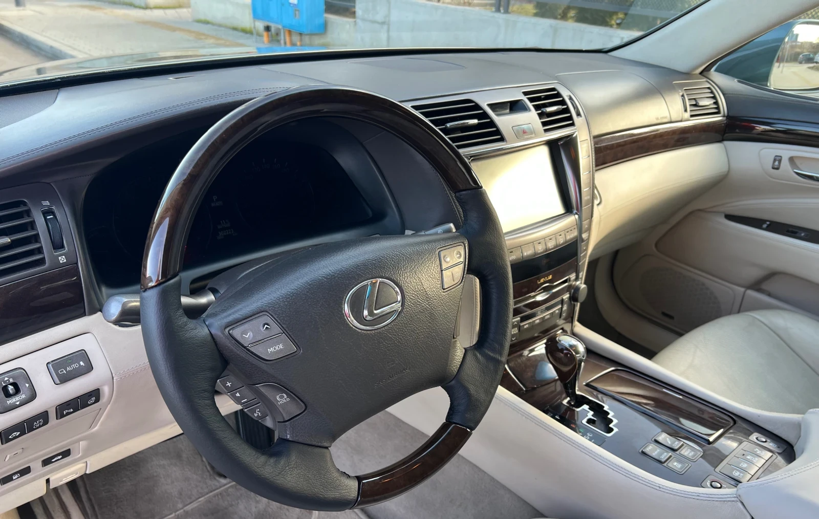 Lexus LS 600 HL - изображение 7