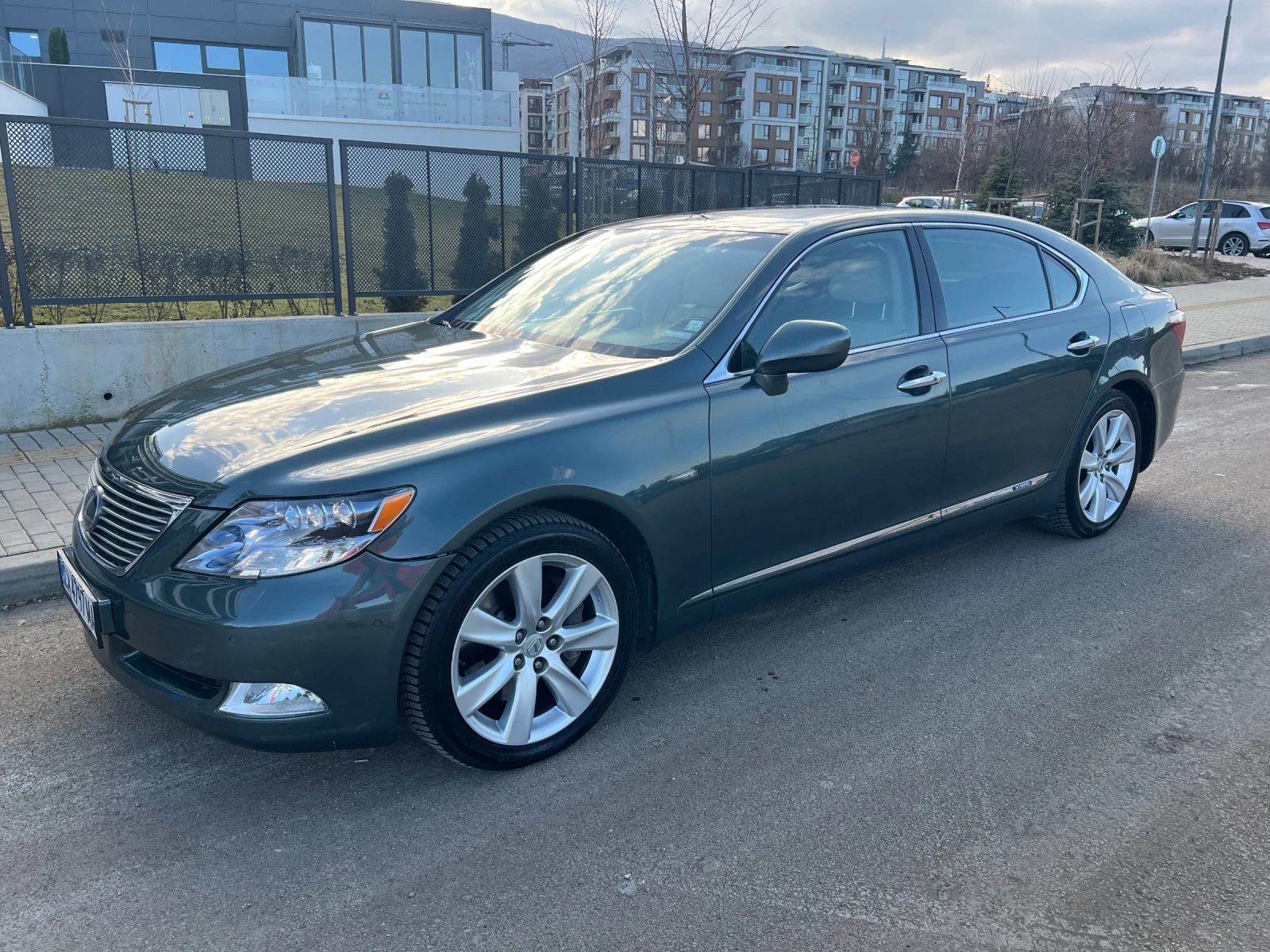 Lexus LS 600 HL - изображение 4