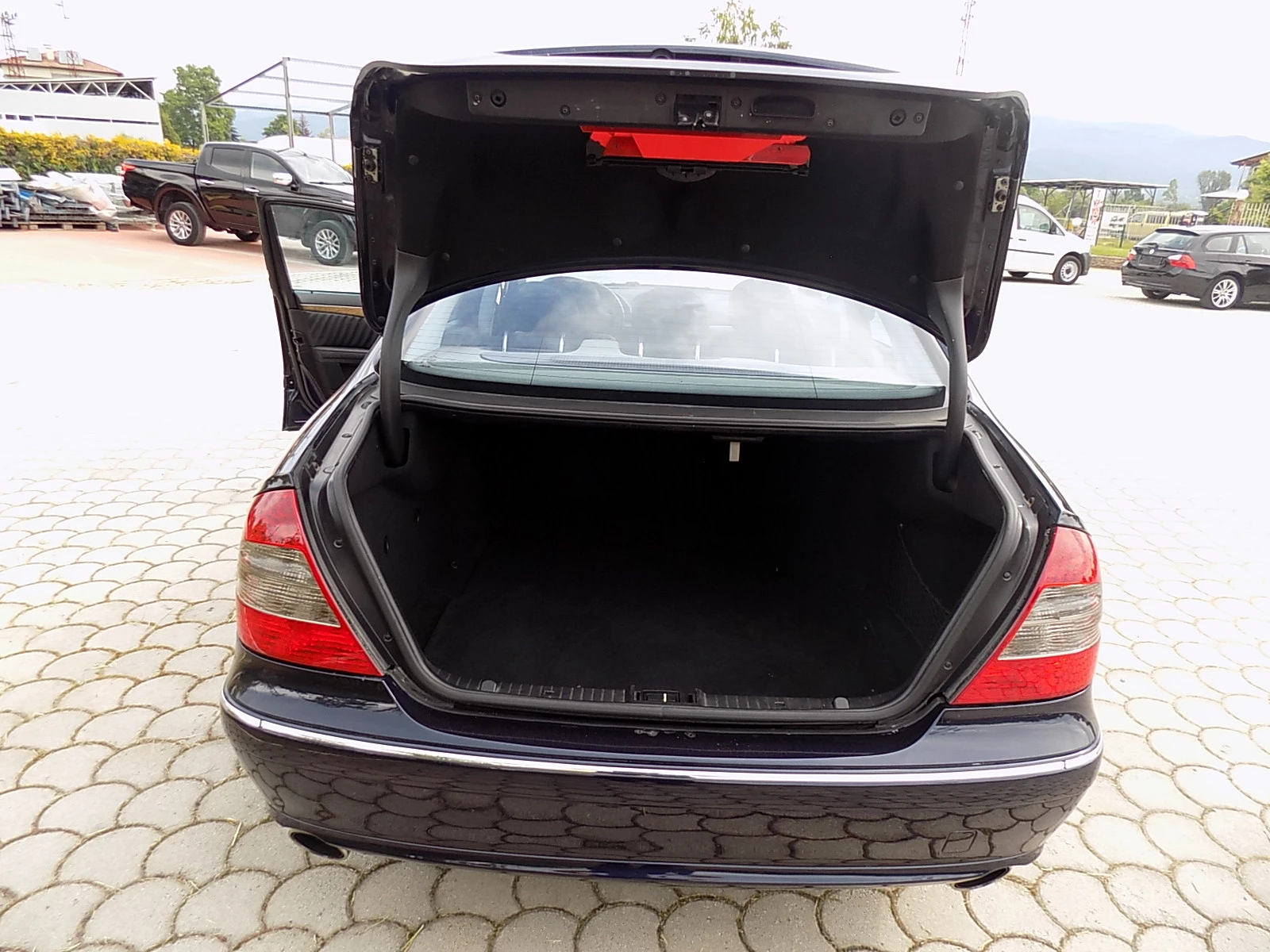 Mercedes-Benz E 320  - изображение 10
