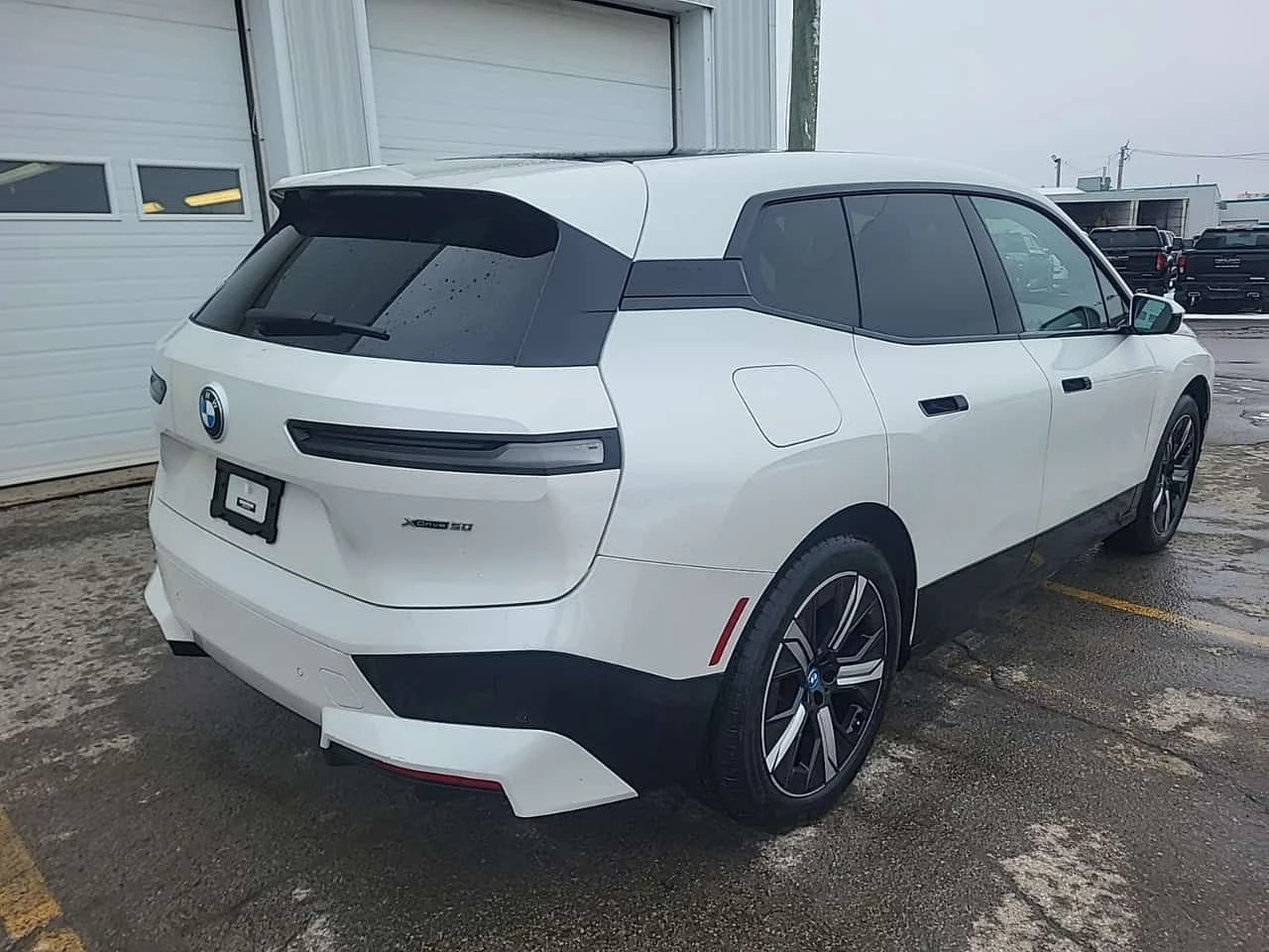 BMW iX  XDRIVE50| PANO| 360| HUD| 2 КЛЮЧА| CARFAX , снимка 3 - Автомобили и джипове - 53950774