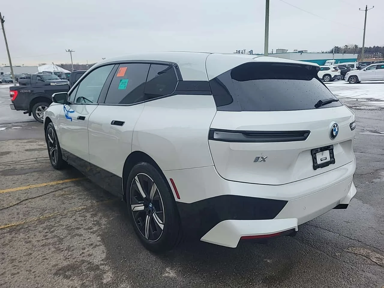 BMW iX  XDRIVE50| PANO| 360| HUD| 2 КЛЮЧА| CARFAX , снимка 4 - Автомобили и джипове - 53950774