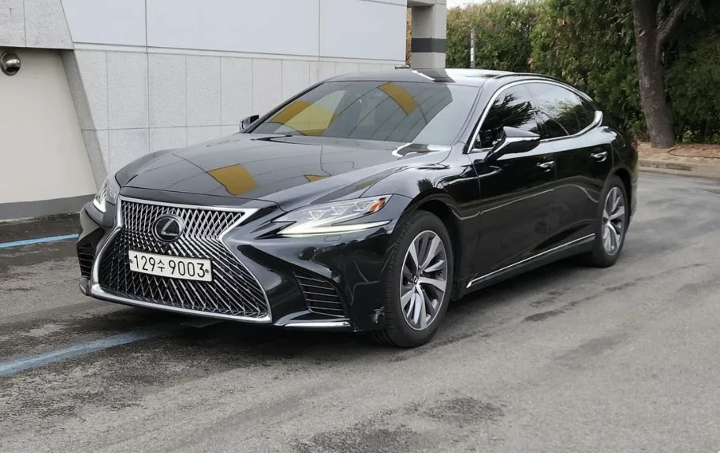 Lexus LS 500 ПОДГРЕВ* ОБДУХВАНЕ* МАСАЖ* КАМЕРА* КЕЙЛЕС* , снимка 3 - Автомобили и джипове - 54156272