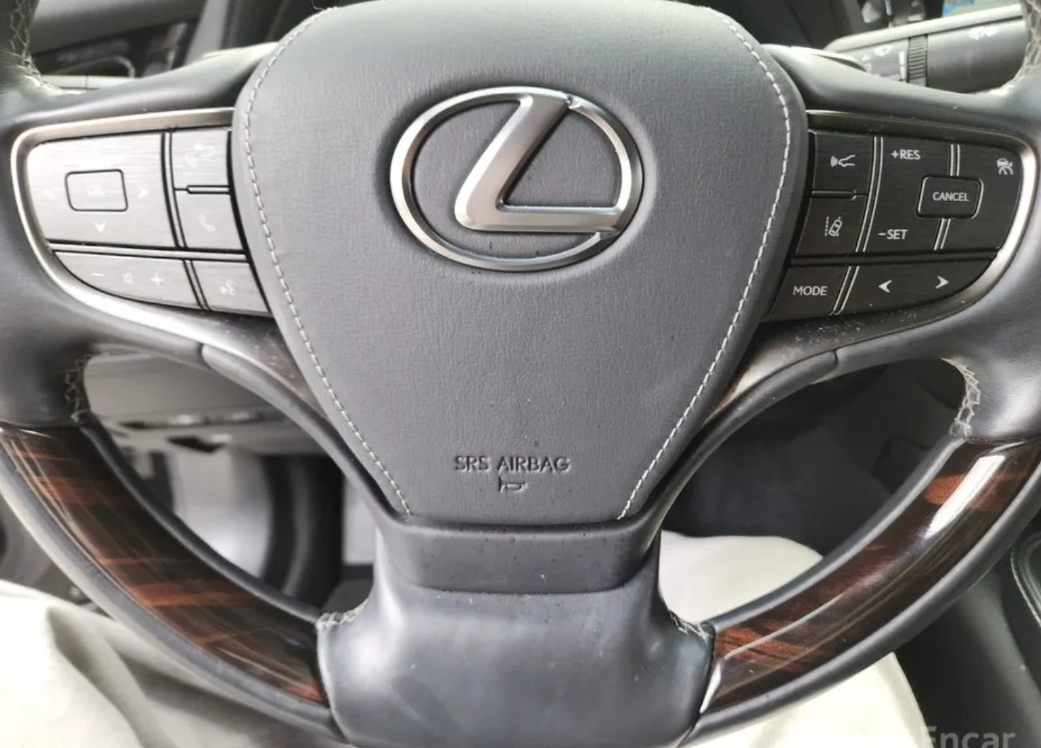 Lexus LS 500 ПОДГРЕВ* ОБДУХВАНЕ* МАСАЖ* КАМЕРА* КЕЙЛЕС* , снимка 9 - Автомобили и джипове - 54156272