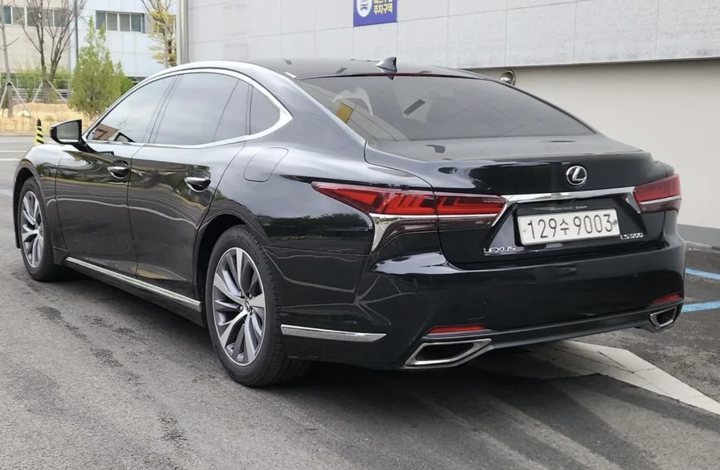 Lexus LS 500 ПОДГРЕВ* ОБДУХВАНЕ* МАСАЖ* КАМЕРА* КЕЙЛЕС* , снимка 4 - Автомобили и джипове - 54156272