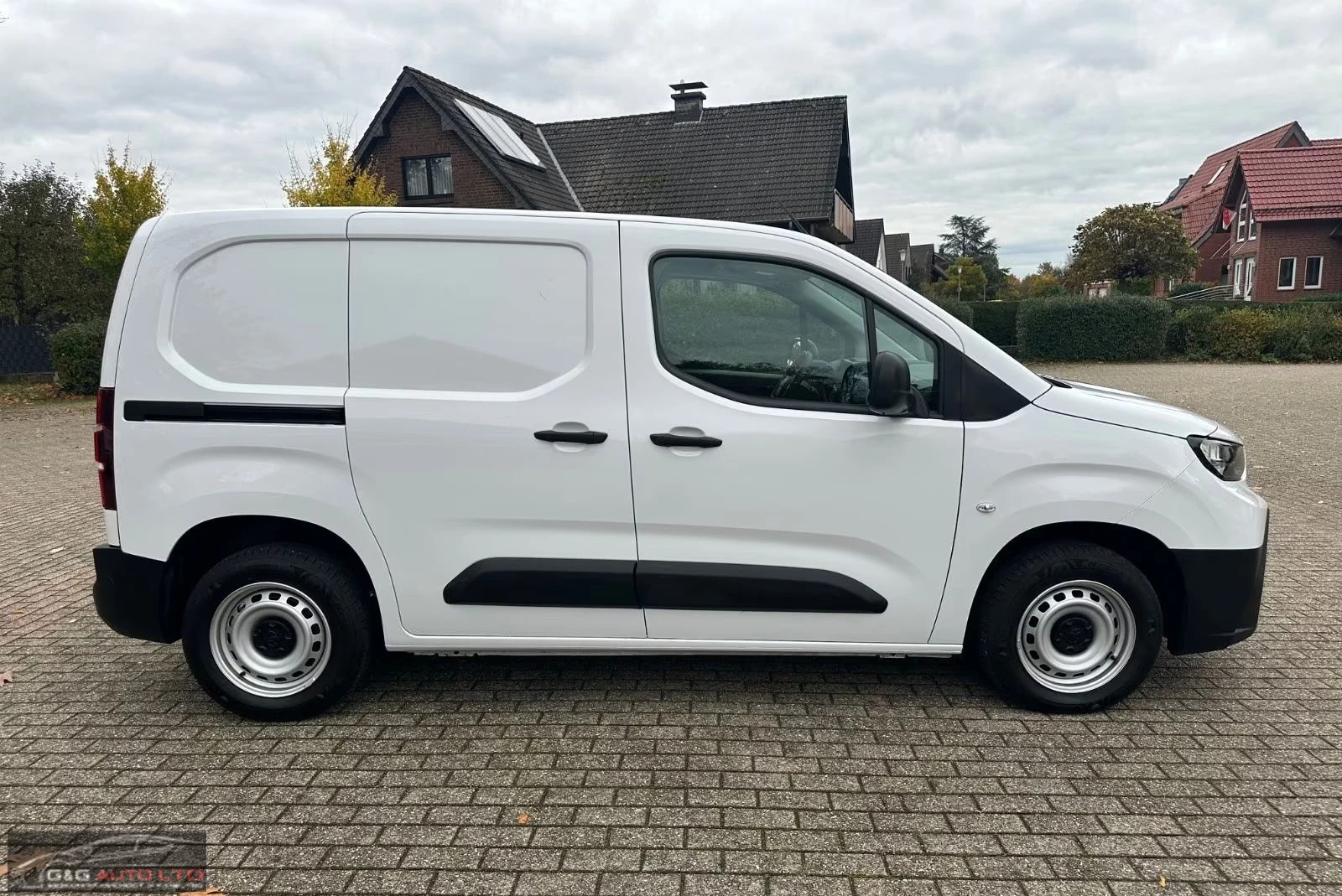 Toyota Proace City Verso L1-DUTY/102HP/LED/DIGI/DAB/243q, снимка 4 - Автомобили и джипове - 54379495