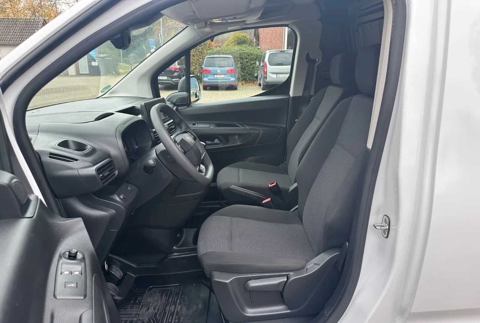 Toyota Proace City Verso L1-DUTY/102HP/LED/DIGI/DAB/243q, снимка 7 - Автомобили и джипове - 54379495