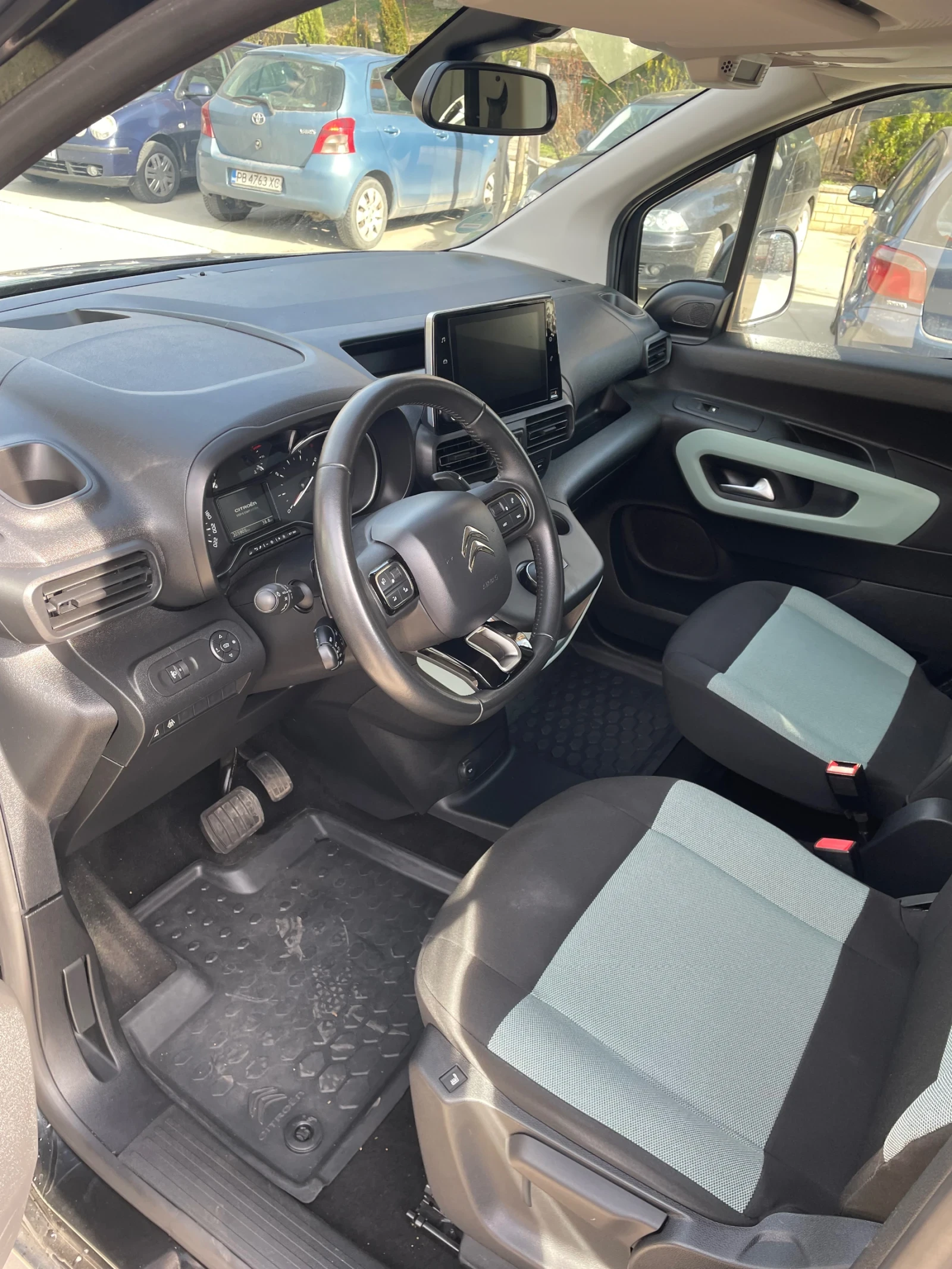 Citroen Berlingo 1.5HDI automatic, снимка 8 - Автомобили и джипове - 54649871