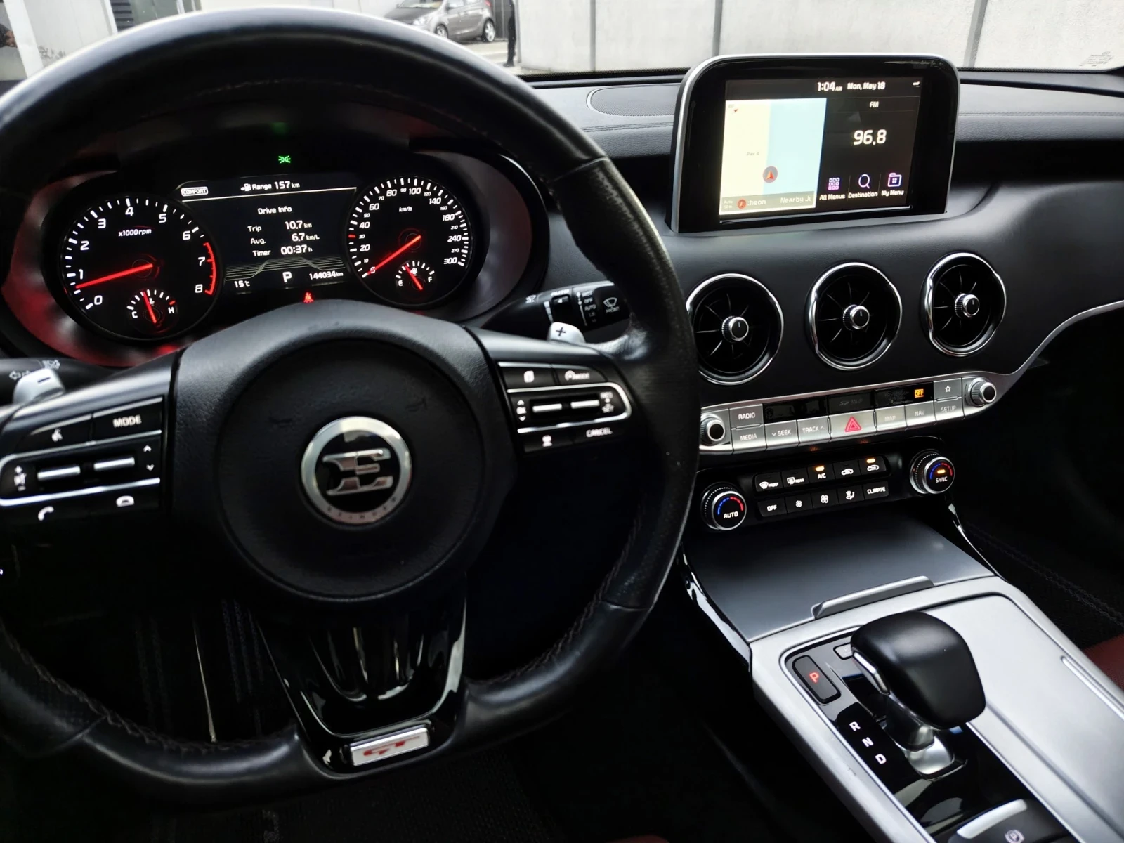 Kia Stinger 3.3i GT Turbo/4x4/ПАНОРАМА/ОБДУХВАНЕ/HEAD UP/F1/, снимка 10 - Автомобили и джипове - 54633154