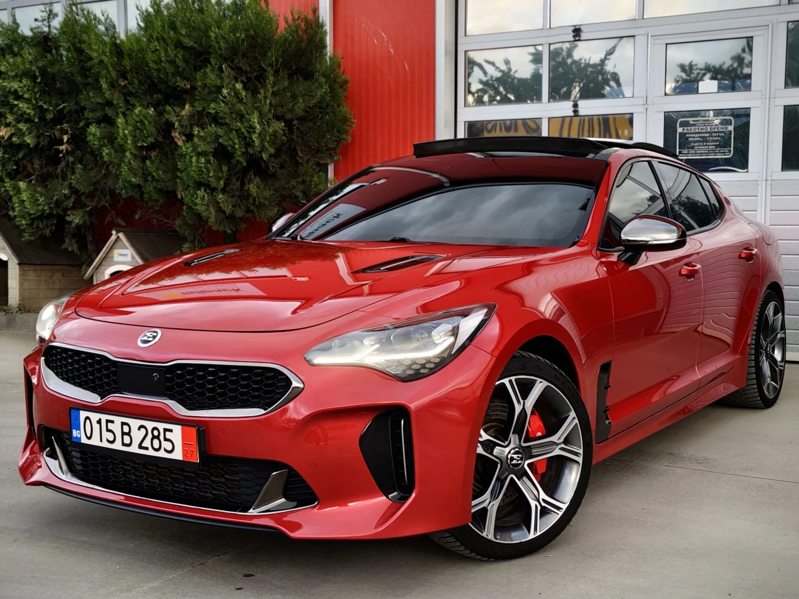 Kia Stinger 3.3i GT Turbo/4x4/ПАНОРАМА/ОБДУХВАНЕ/HEAD UP/F1/, снимка 2 - Автомобили и джипове - 54633154