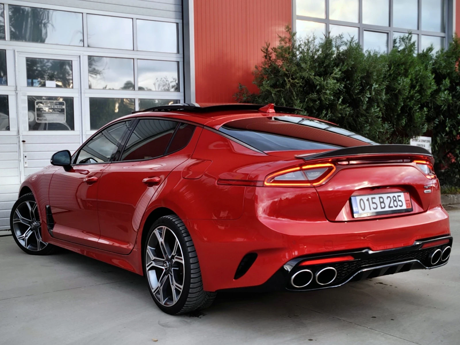 Kia Stinger 3.3i GT Turbo/4x4/ПАНОРАМА/ОБДУХВАНЕ/HEAD UP/F1/, снимка 3 - Автомобили и джипове - 54633154