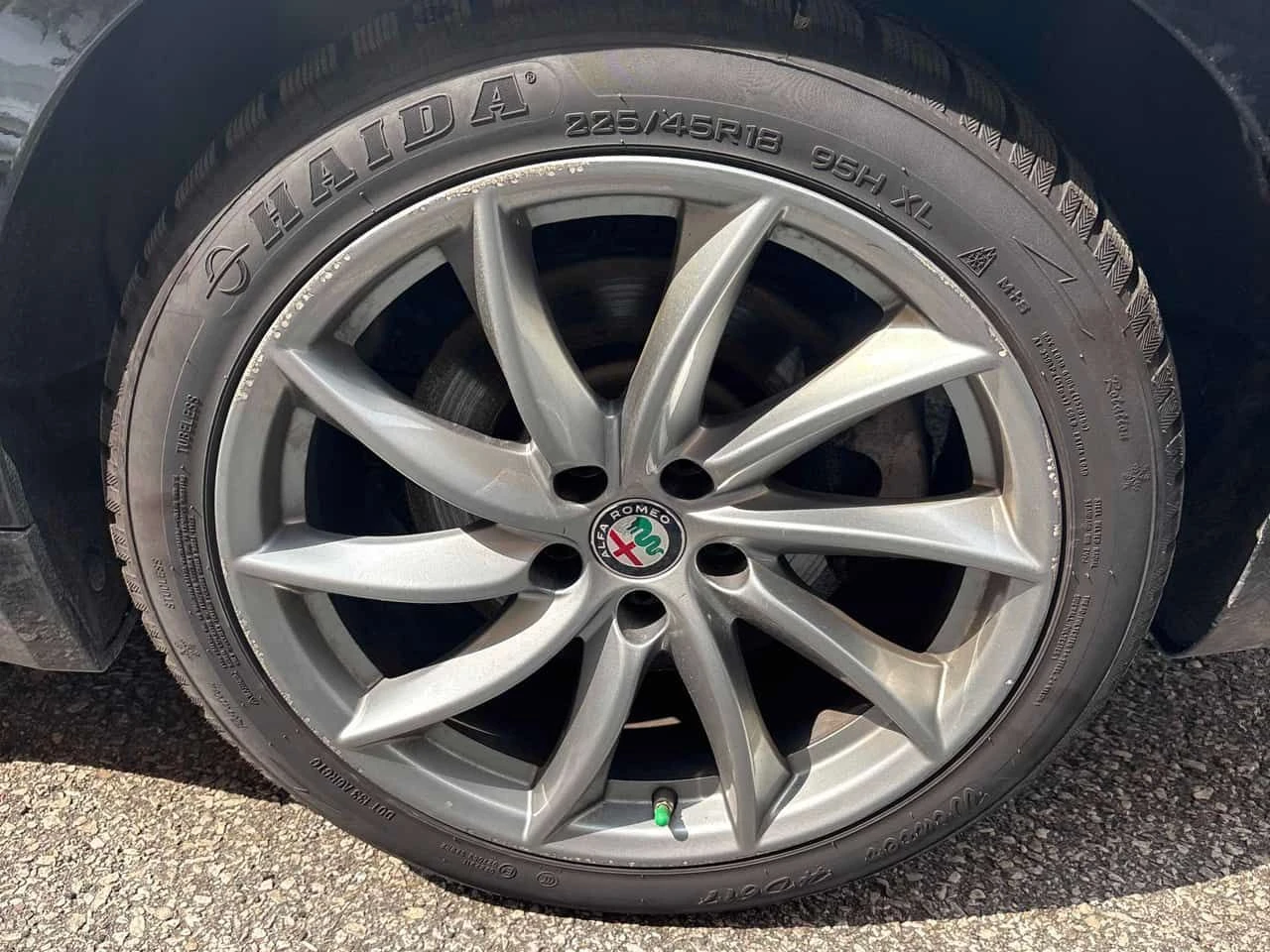 Alfa Romeo Giulia * 4dr Sdn AWD * CARFAX * ОПЦИЯ ЗА ФИНАНСИРАНЕ , снимка 7 - Автомобили и джипове - 55223887