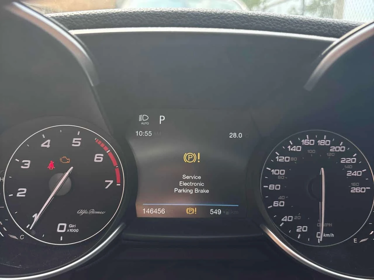 Alfa Romeo Giulia * 4dr Sdn AWD * CARFAX * ОПЦИЯ ЗА ФИНАНСИРАНЕ , снимка 17 - Автомобили и джипове - 55223887
