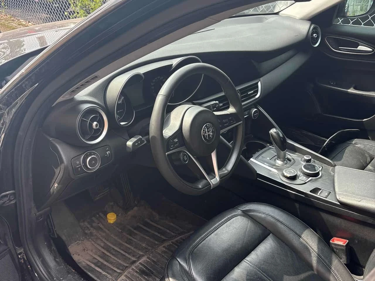 Alfa Romeo Giulia * 4dr Sdn AWD * CARFAX * ОПЦИЯ ЗА ФИНАНСИРАНЕ , снимка 5 - Автомобили и джипове - 55223887