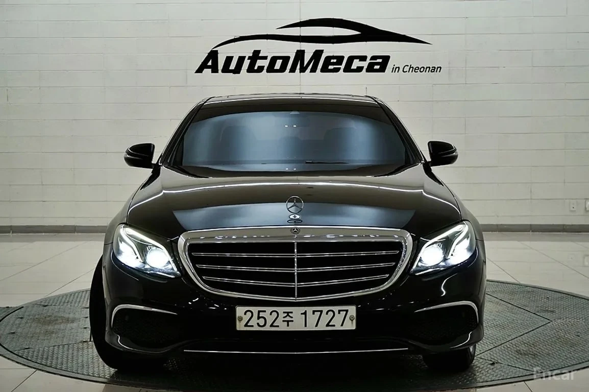 Mercedes-Benz E 220 4MATIC Exclusive, снимка 2 - Автомобили и джипове - 56060041