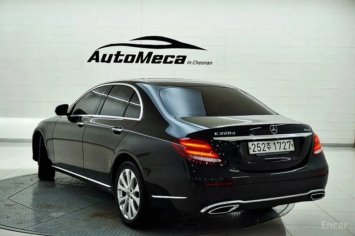 Mercedes-Benz E 220 4MATIC Exclusive, снимка 3 - Автомобили и джипове - 56060041