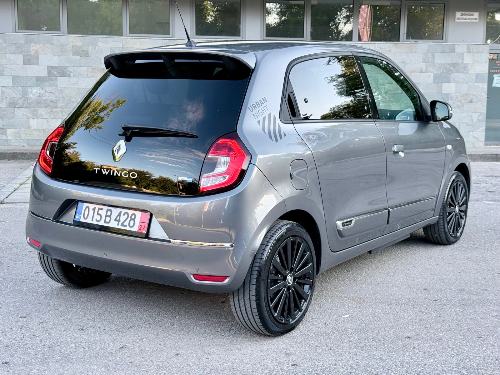 Renault Twingo Urban Night X* ZE-Electric* Led* В Гаранция* , снимка 4 - Автомобили и джипове - 56171972