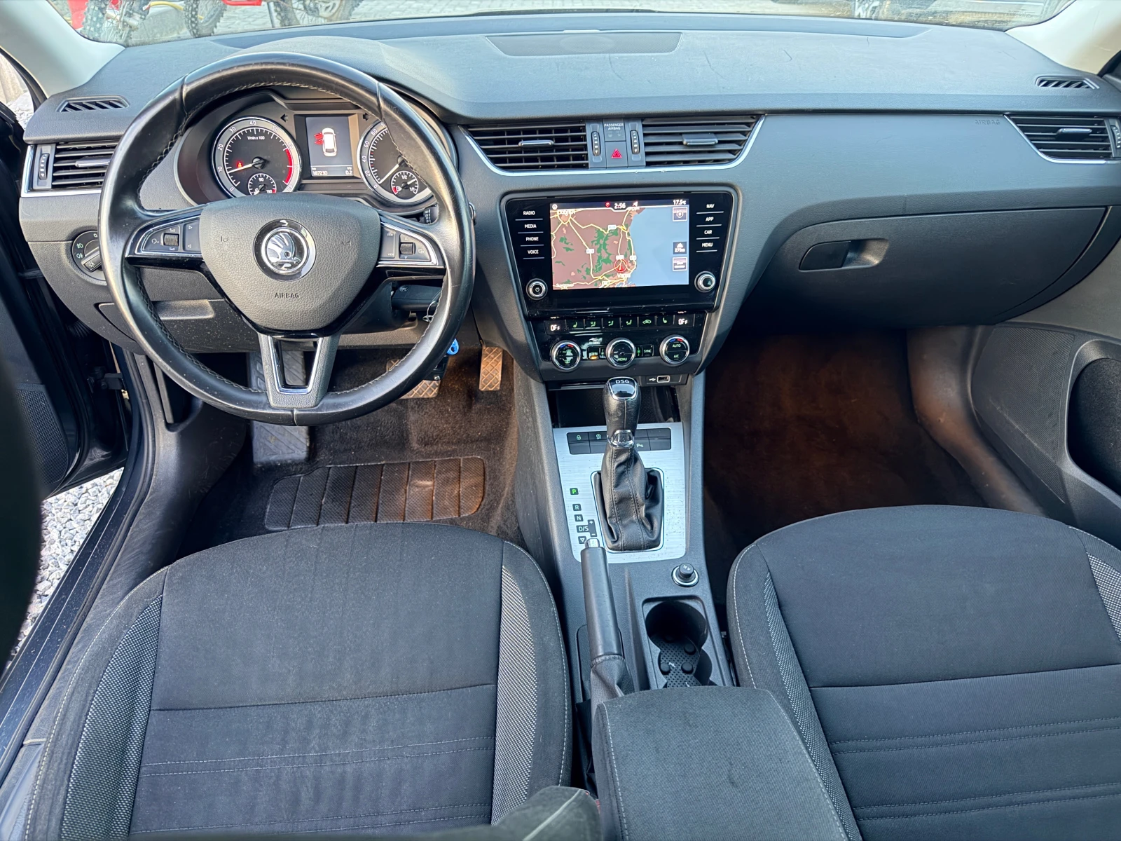 Skoda Octavia 1.5 TSI, снимка 10 - Автомобили и джипове - 56242119