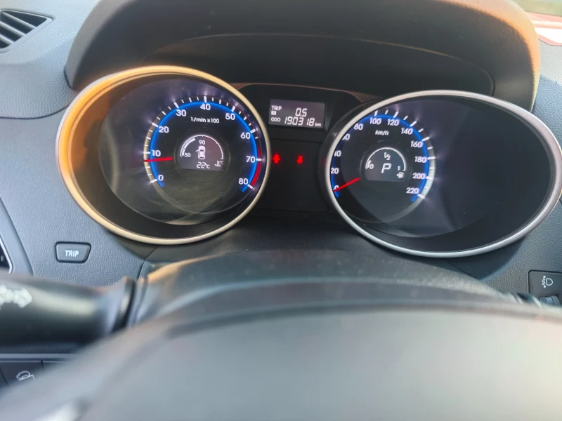 Hyundai IX35 2.0i , снимка 8 - Автомобили и джипове - 52122292