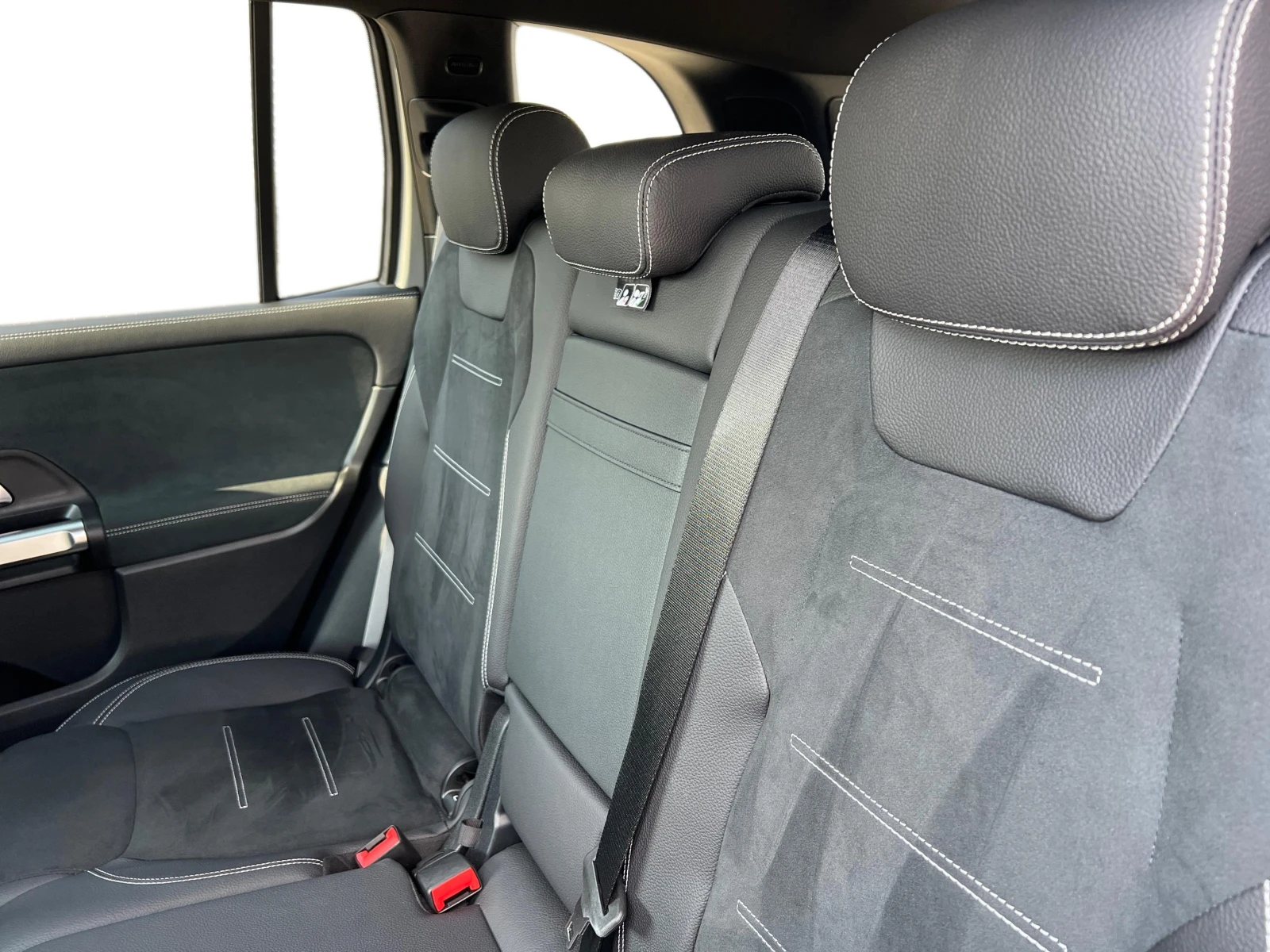 Mercedes-Benz GLB 220 4MATIC 6+ 1, снимка 12 - Автомобили и джипове - 53681144
