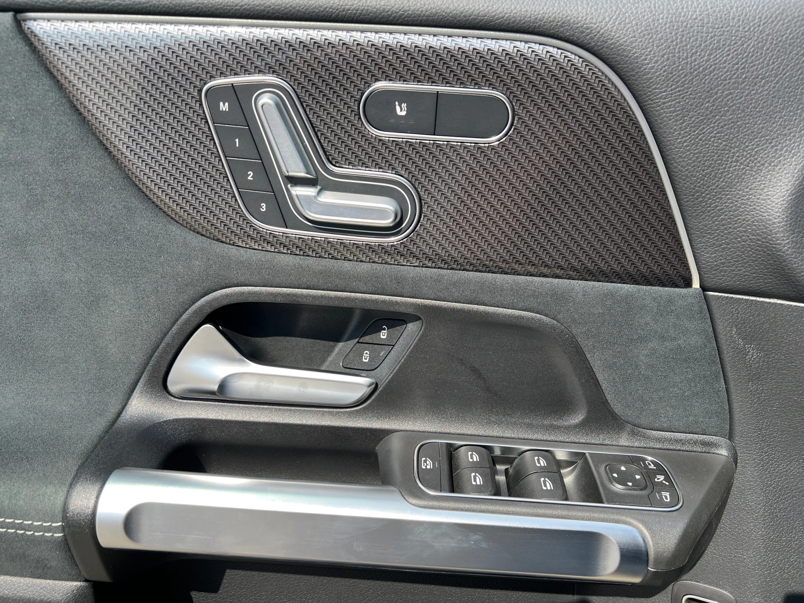 Mercedes-Benz GLB 220 4MATIC 6+ 1, снимка 10 - Автомобили и джипове - 53681144