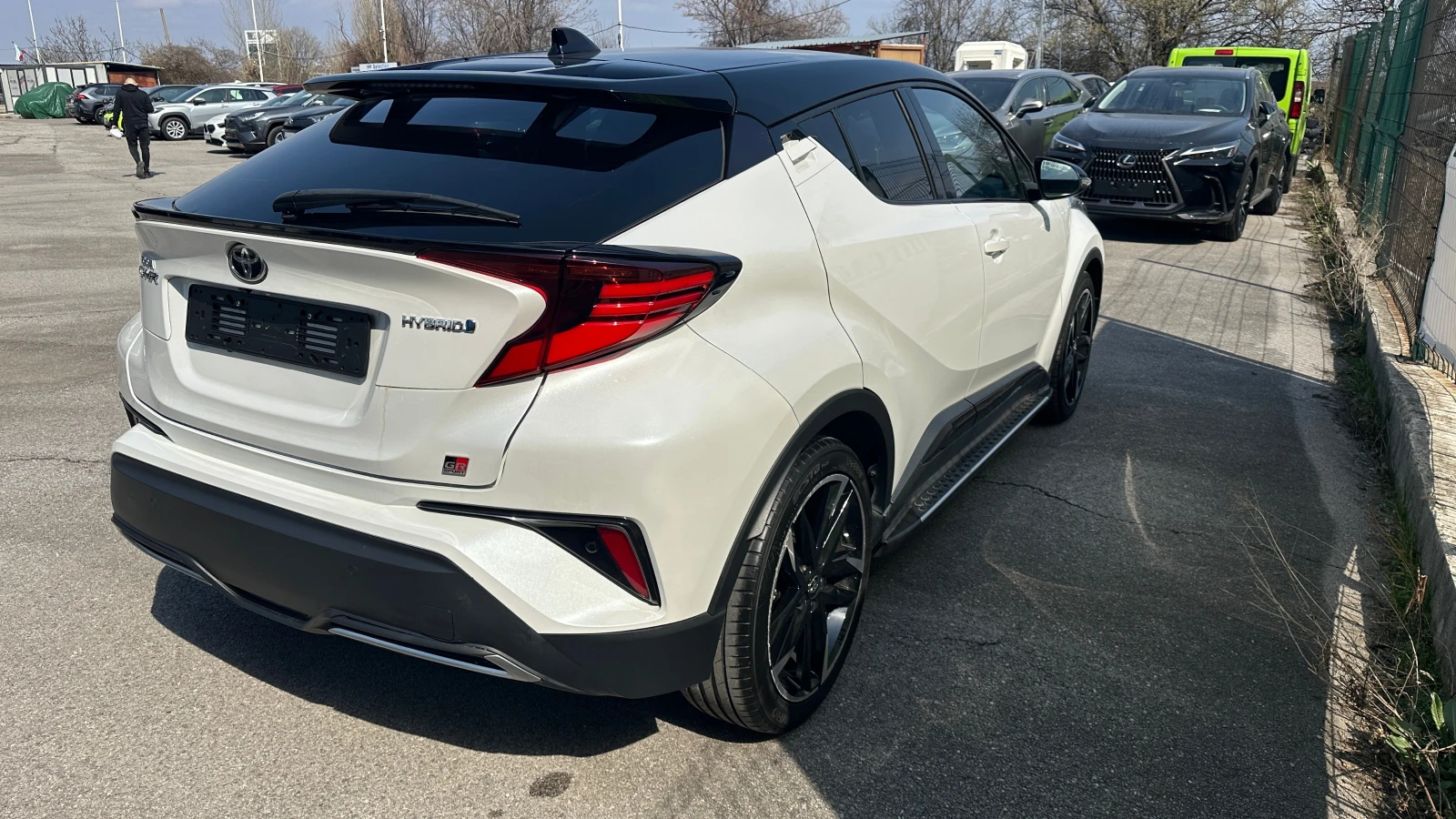 Toyota C-HR GR Sport 2.0 Hybrid, Face Lift, Гаранция, снимка 6 - Автомобили и джипове - 53888432