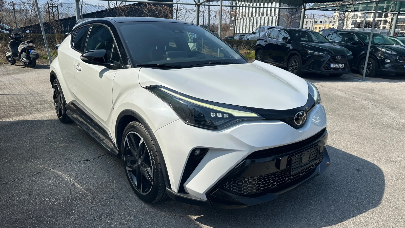 Toyota C-HR GR Sport 2.0 Hybrid, Face Lift, Гаранция, снимка 2 - Автомобили и джипове - 53888432