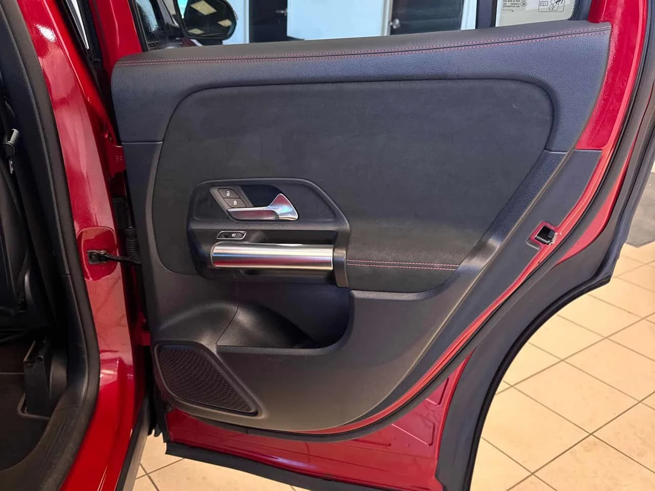 Mercedes-Benz GLA 250 /ПАНОРАМА/ОТ ПРЕДСТАВИТЕЛСТВО НА MERCEDES, снимка 11 - Автомобили и джипове - 54183482