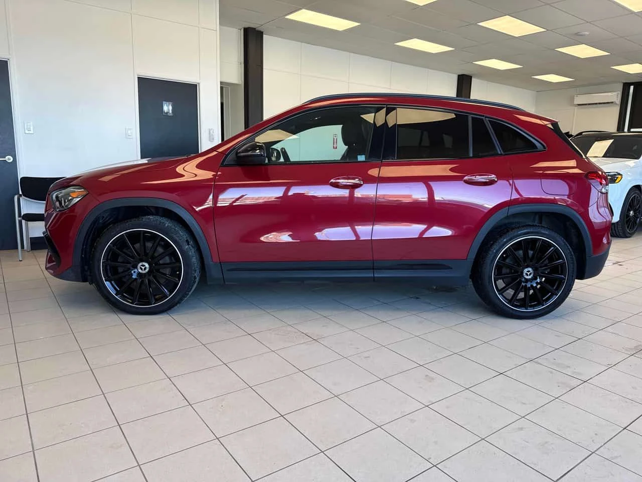 Mercedes-Benz GLA 250 /ПАНОРАМА/ОТ ПРЕДСТАВИТЕЛСТВО НА MERCEDES, снимка 3 - Автомобили и джипове - 54183482