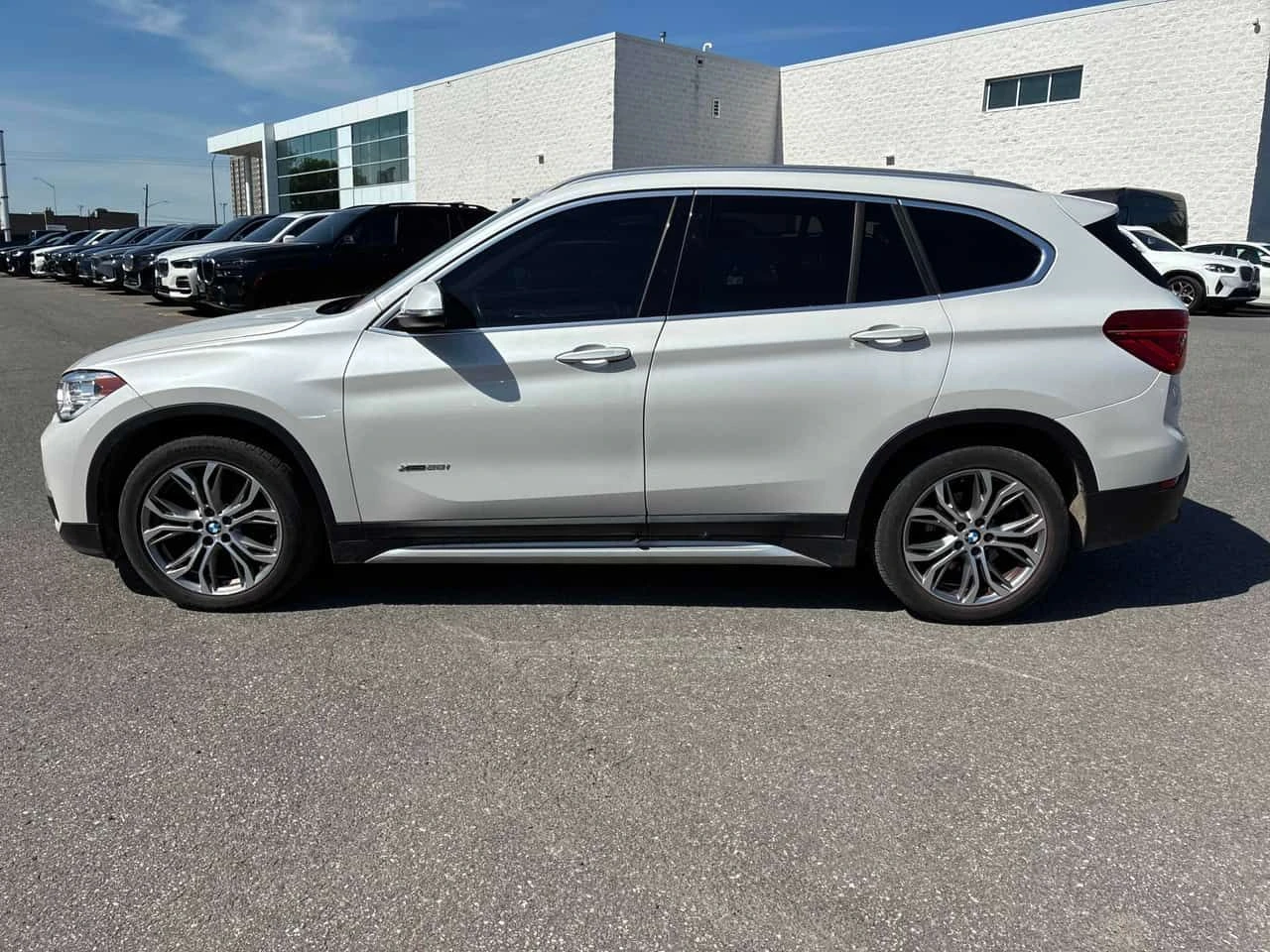 BMW X1 * xDrive28i * АВТОКРЕДИТ БЕЗ ПЪРВОНАЧАЛНА ВНОСКА* , снимка 2 - Автомобили и джипове - 55168017