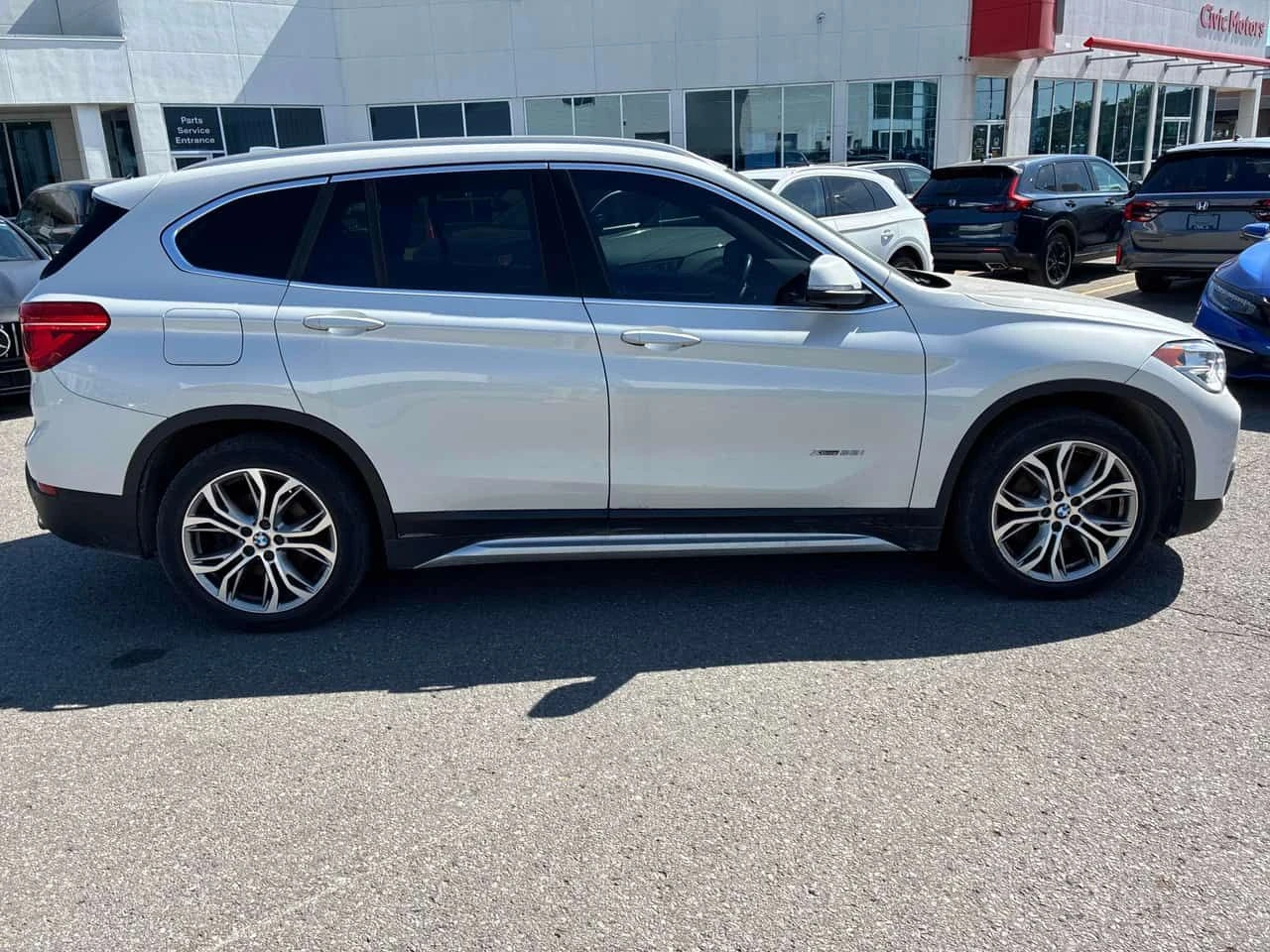 BMW X1 * xDrive28i * АВТОКРЕДИТ БЕЗ ПЪРВОНАЧАЛНА ВНОСКА* , снимка 3 - Автомобили и джипове - 55168017