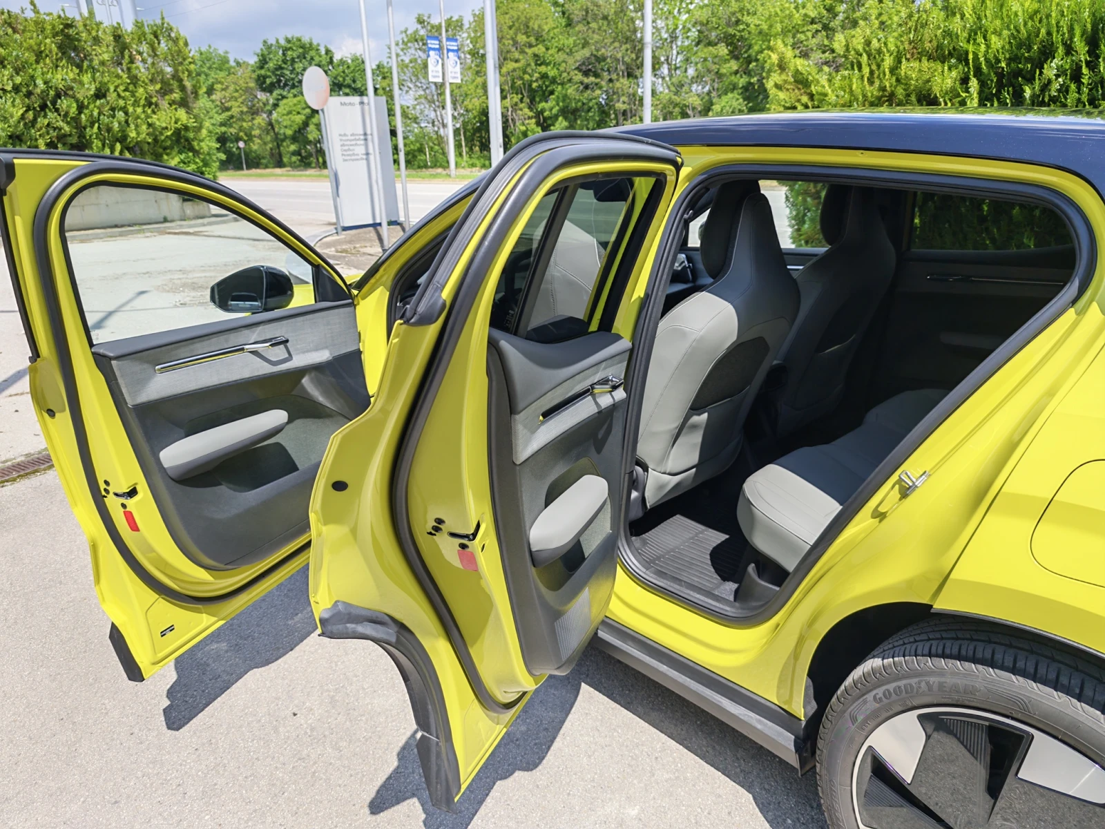 Volvo EX30 Extended Range Plus Moss Green, снимка 9 - Автомобили и джипове - 56556812